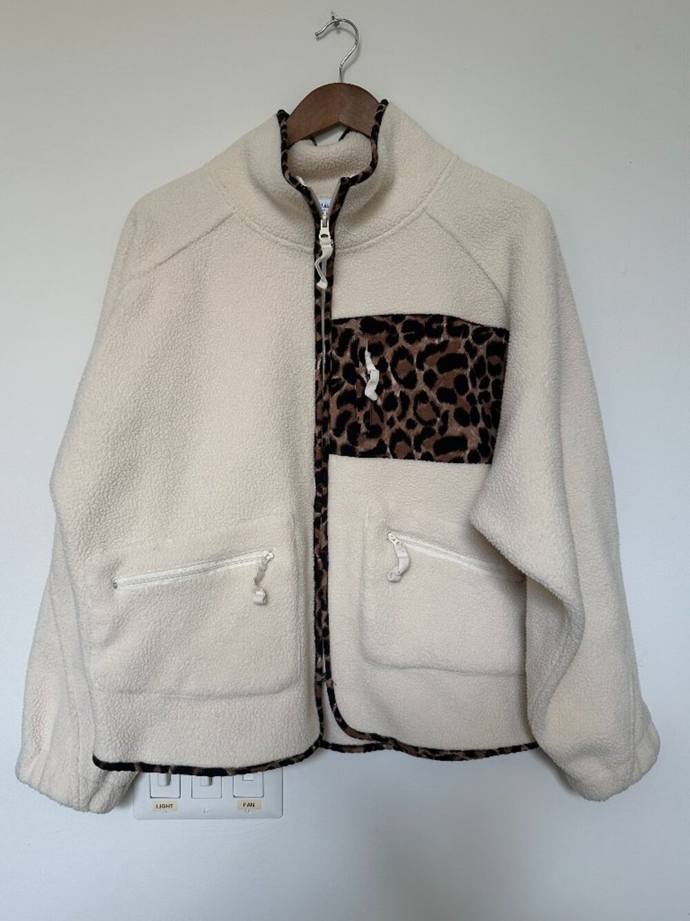 Urban Daizy Cream Sherpa Fleece Jacket with Leopard Details Size Medium 🐆